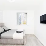Cozy Stay In Birmingham By The Canal !!